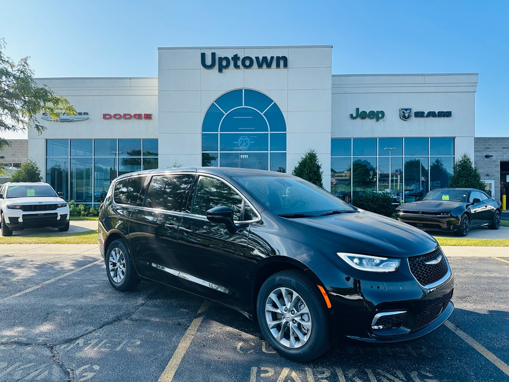 2026 Chrysler Pacifica Passenger Van 