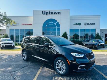 2026 Chrysler Pacifica Select Passenger Van