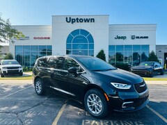 2026 Chrysler Pacifica Select Passenger Van