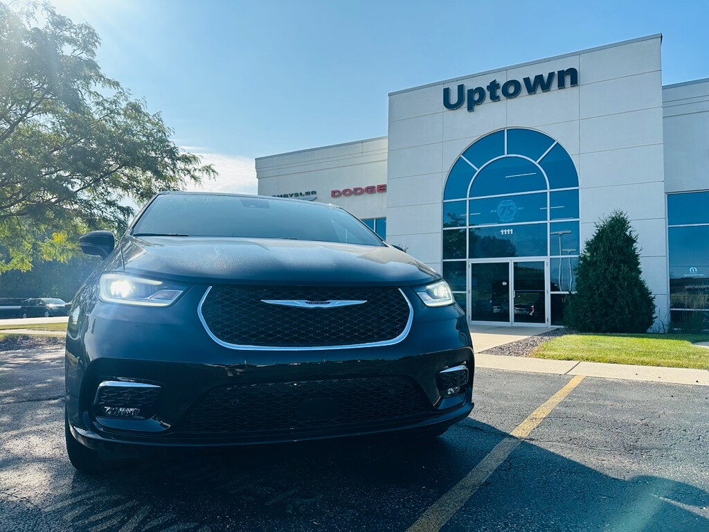 2026 Chrysler Pacifica photo 2