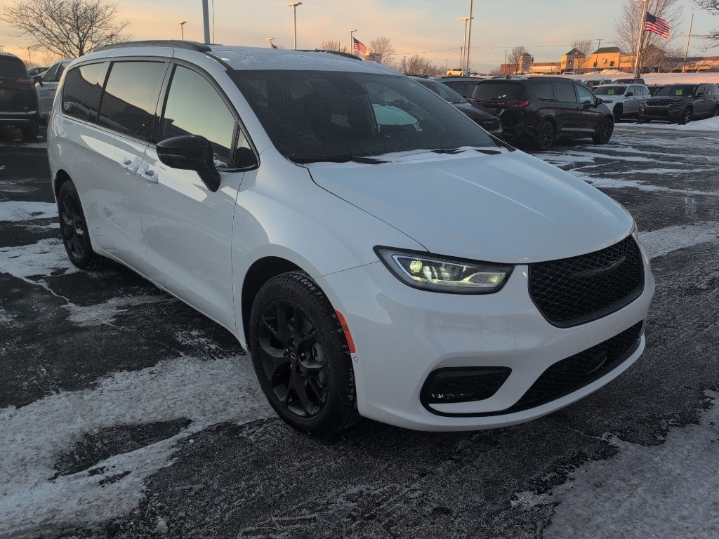New 2026 Chrysler Pacifica SELECT AWD Passenger Van