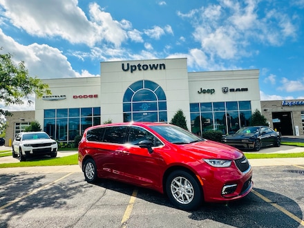 2026 Chrysler Pacifica Select Passenger Van