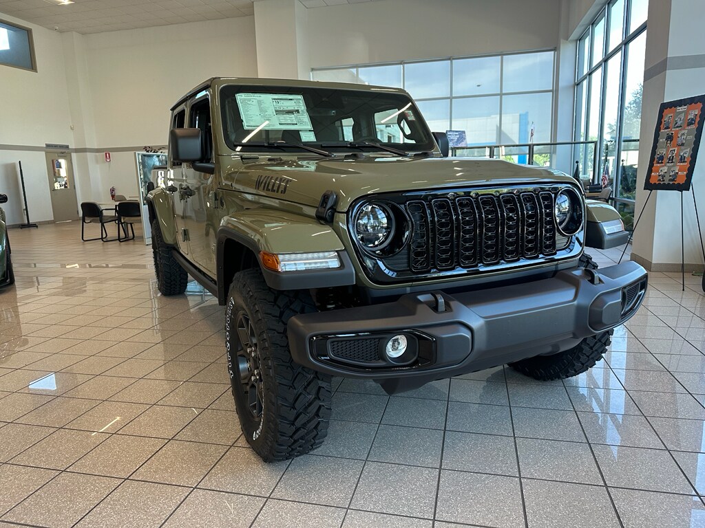 2025 Jeep Gladiator Willys photo 2