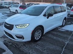 2026 Chrysler Pacifica Select Passenger Van