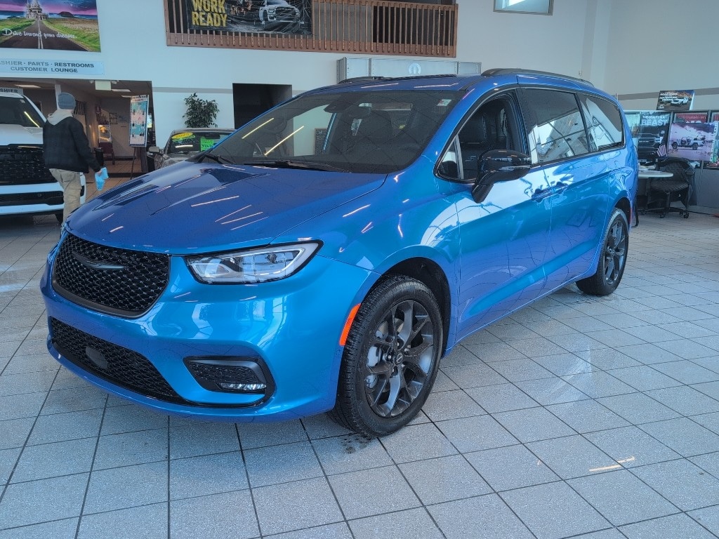 New 2026 Chrysler Pacifica SELECT AWD Passenger Van