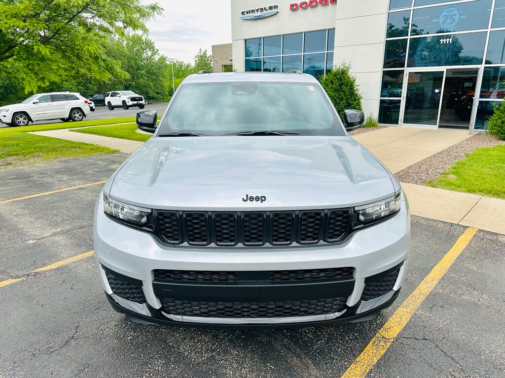 2025 Jeep Grand Cherokee Altitude X photo 3