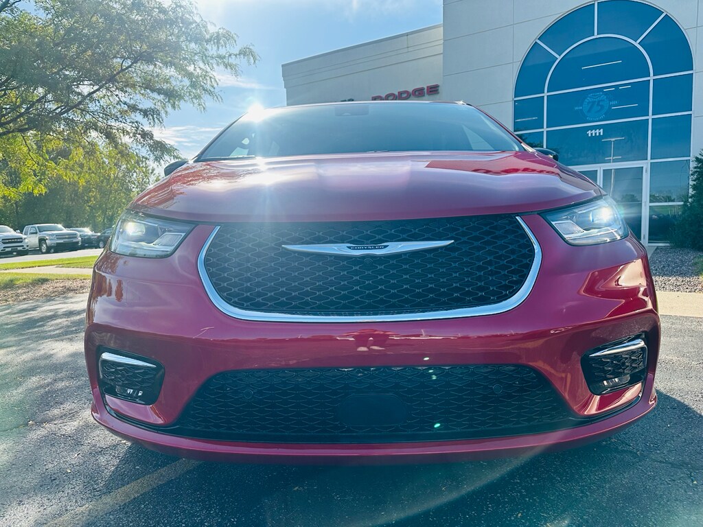 2026 Chrysler Pacifica photo 4