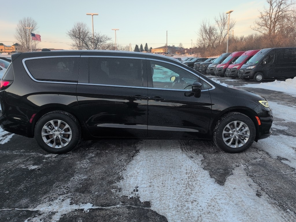 New 2026 Chrysler Pacifica Limited Passenger Van