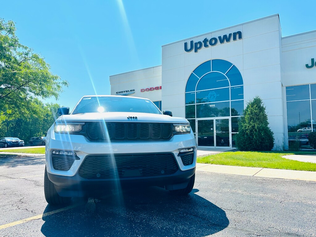 2025 Jeep Grand Cherokee Limited photo 2