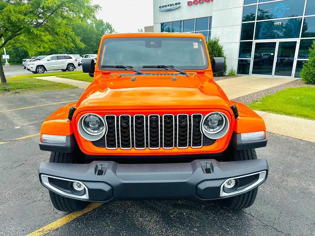 2025 Jeep Wrangler Sahara photo 4