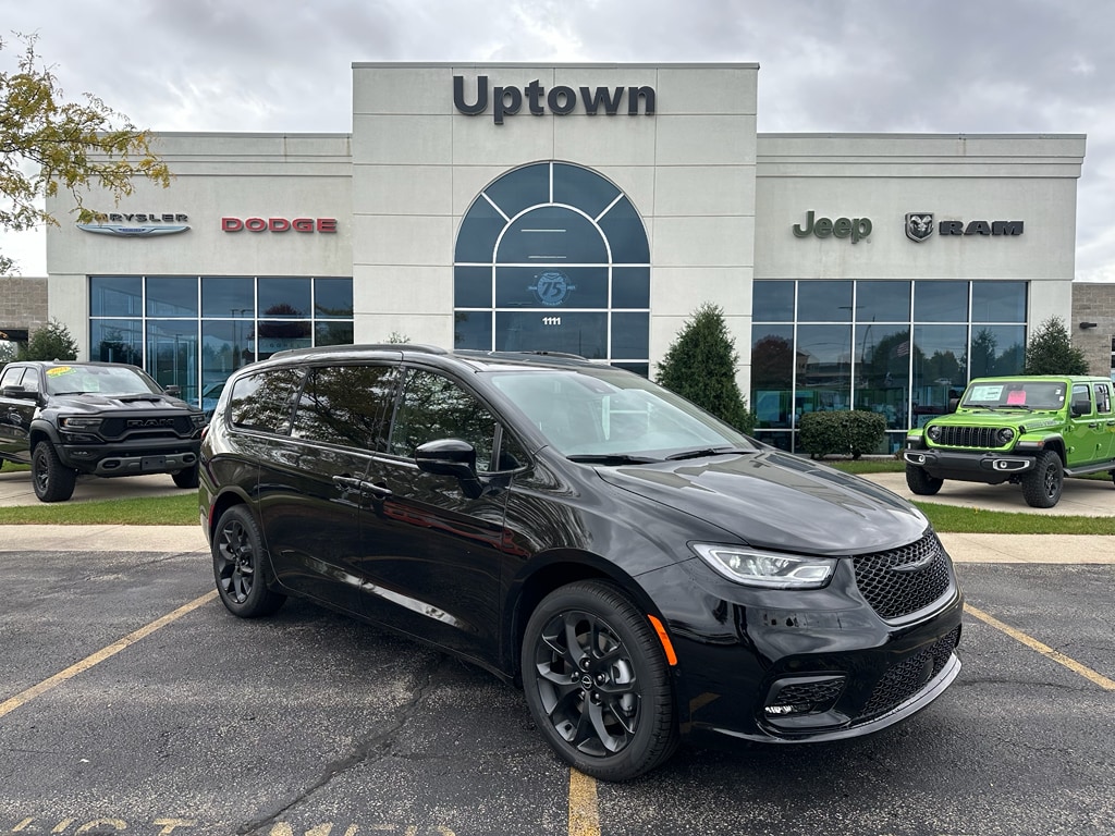 2026 Chrysler Pacifica Passenger Van 