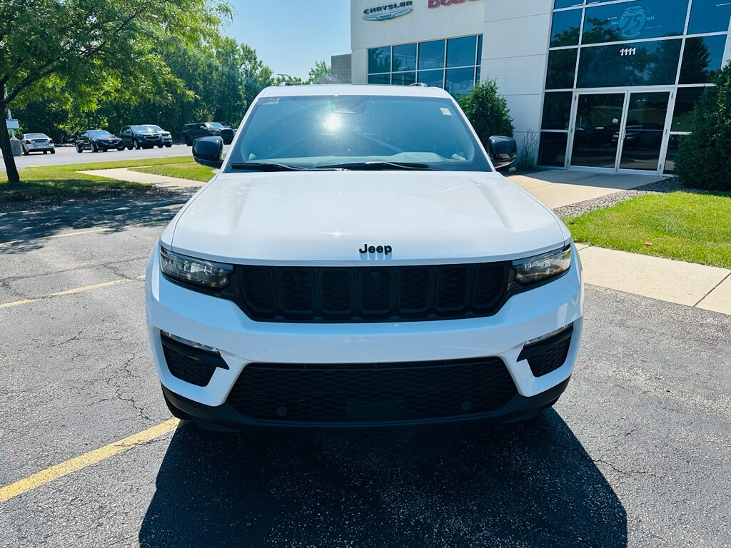 2025 Jeep Grand Cherokee Limited photo 4