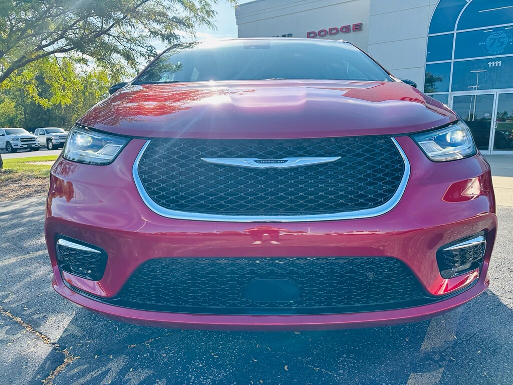 2026 Chrysler Pacifica photo 4
