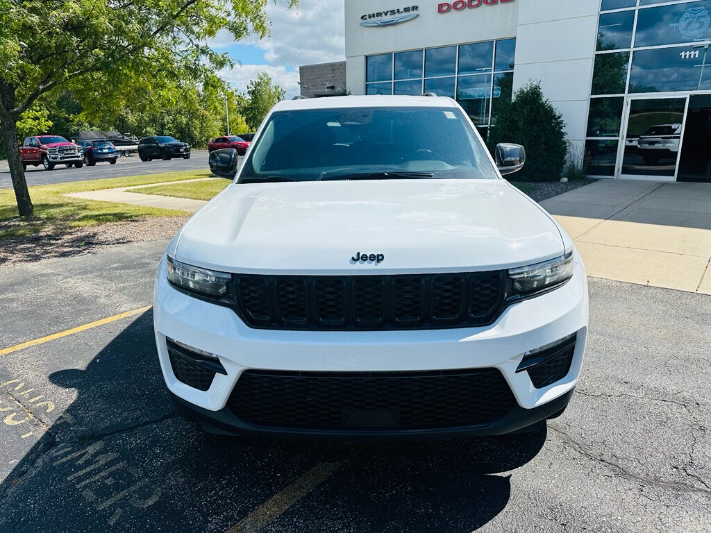 2025 Jeep Grand Cherokee Limited photo 2