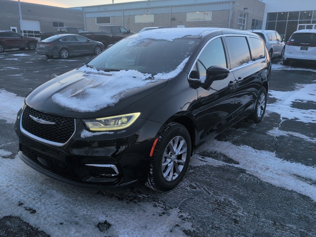 New 2026 Chrysler Pacifica Limited Passenger Van