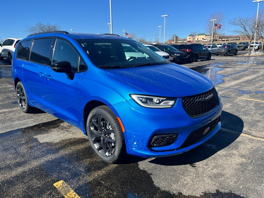 New 2026 Chrysler Pacifica Select Passenger Van