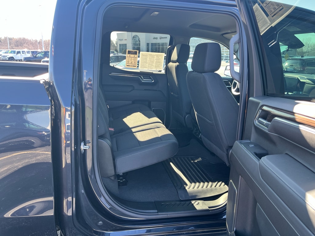 2022 Chevrolet Silverado 1500 LT - Photo 17