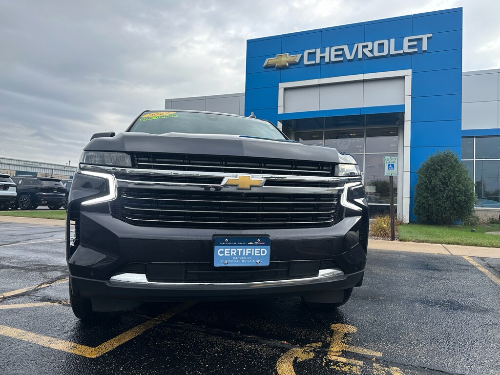2022 Chevrolet Suburban LT photo 2