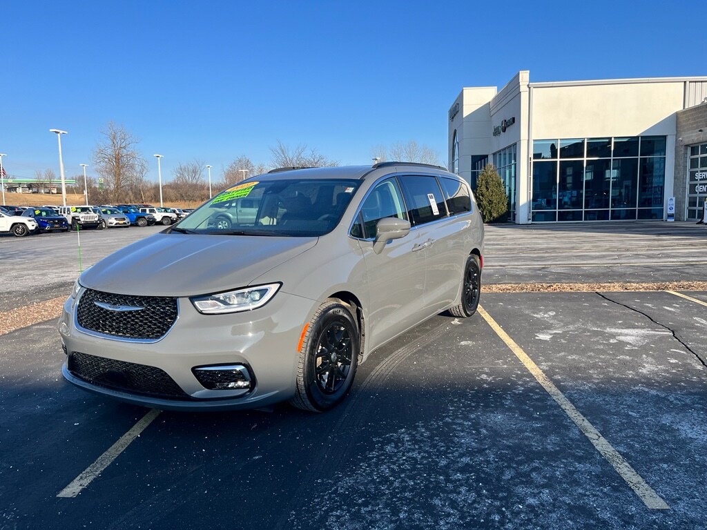 Used 2022 Chrysler Pacifica Touring L Passenger Van