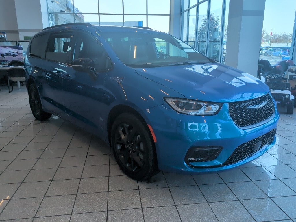 New 2026 Chrysler Pacifica SELECT AWD Passenger Van