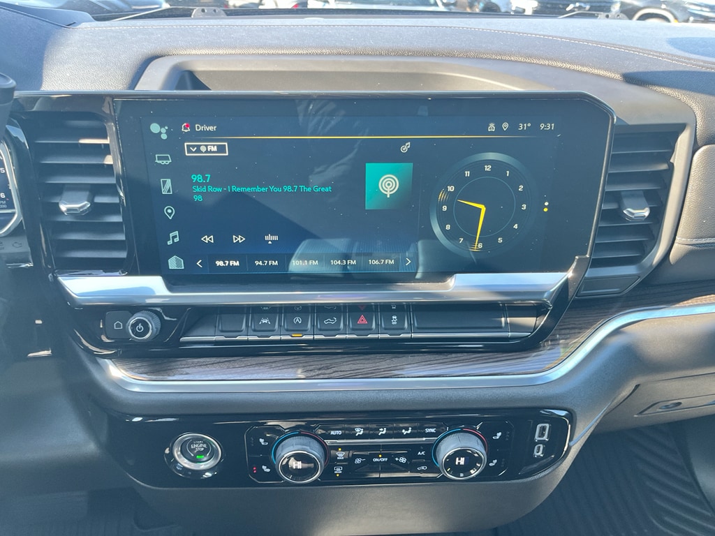 2022 Chevrolet Silverado 1500 LT - Photo 12