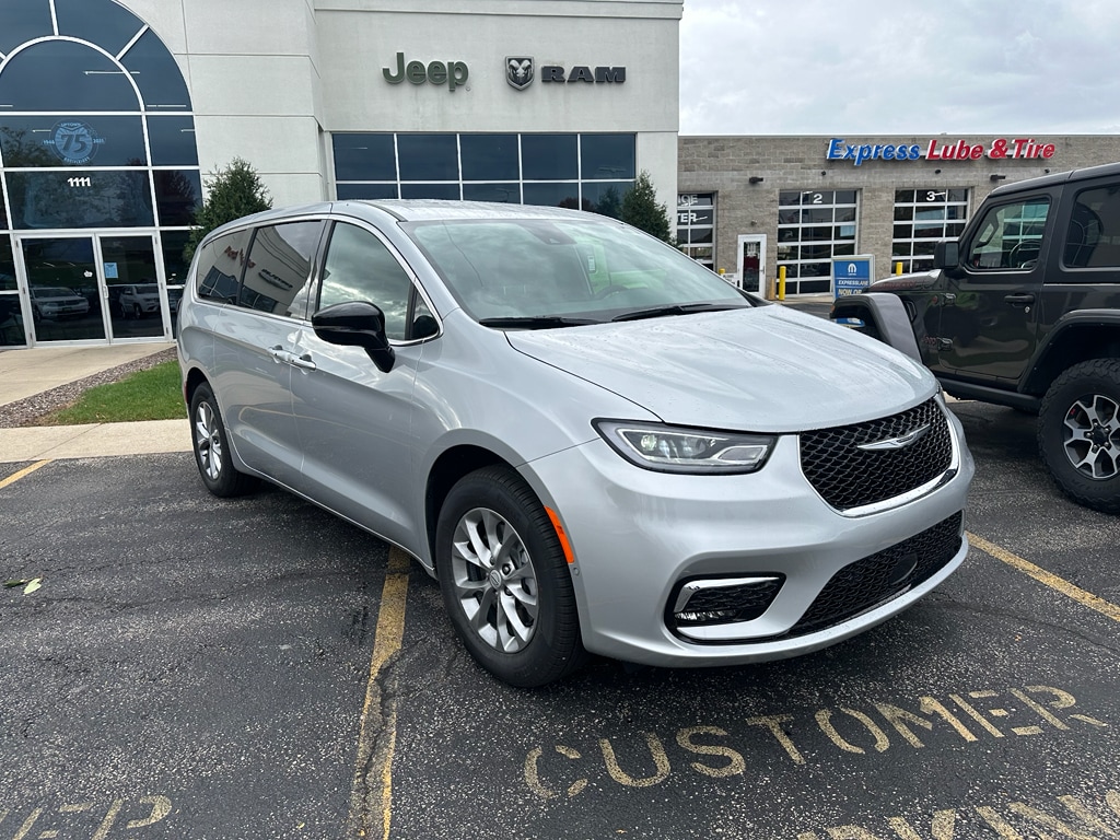 2026 Chrysler Pacifica Passenger Van 