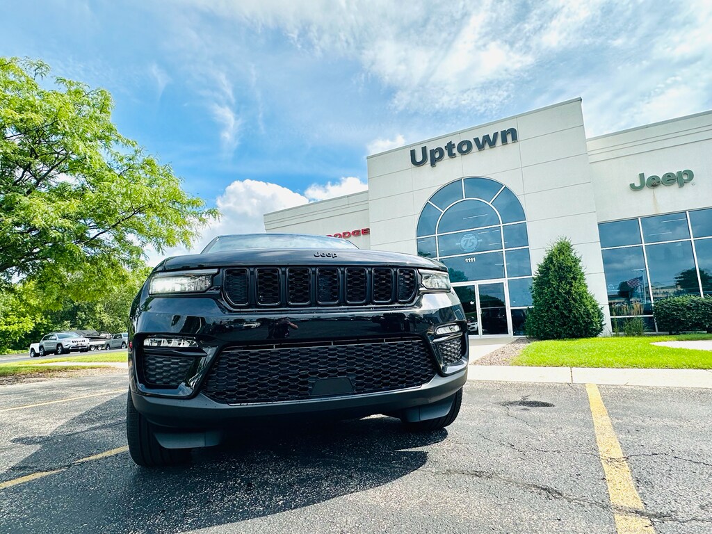 2025 Jeep Grand Cherokee Limited photo 3