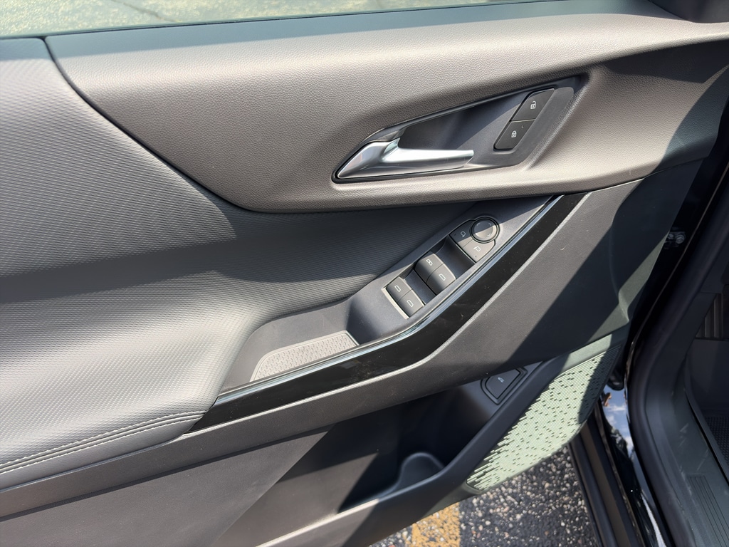 2027 Chevrolet Equinox LT - Photo 18