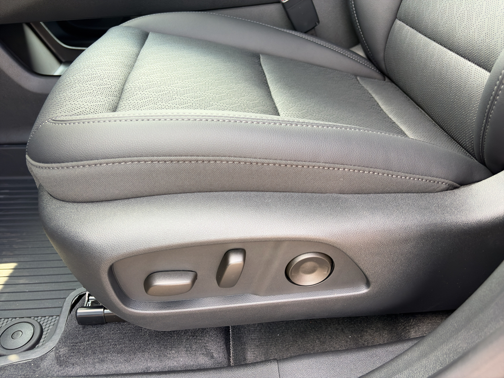 2027 Chevrolet Equinox LT - Photo 20