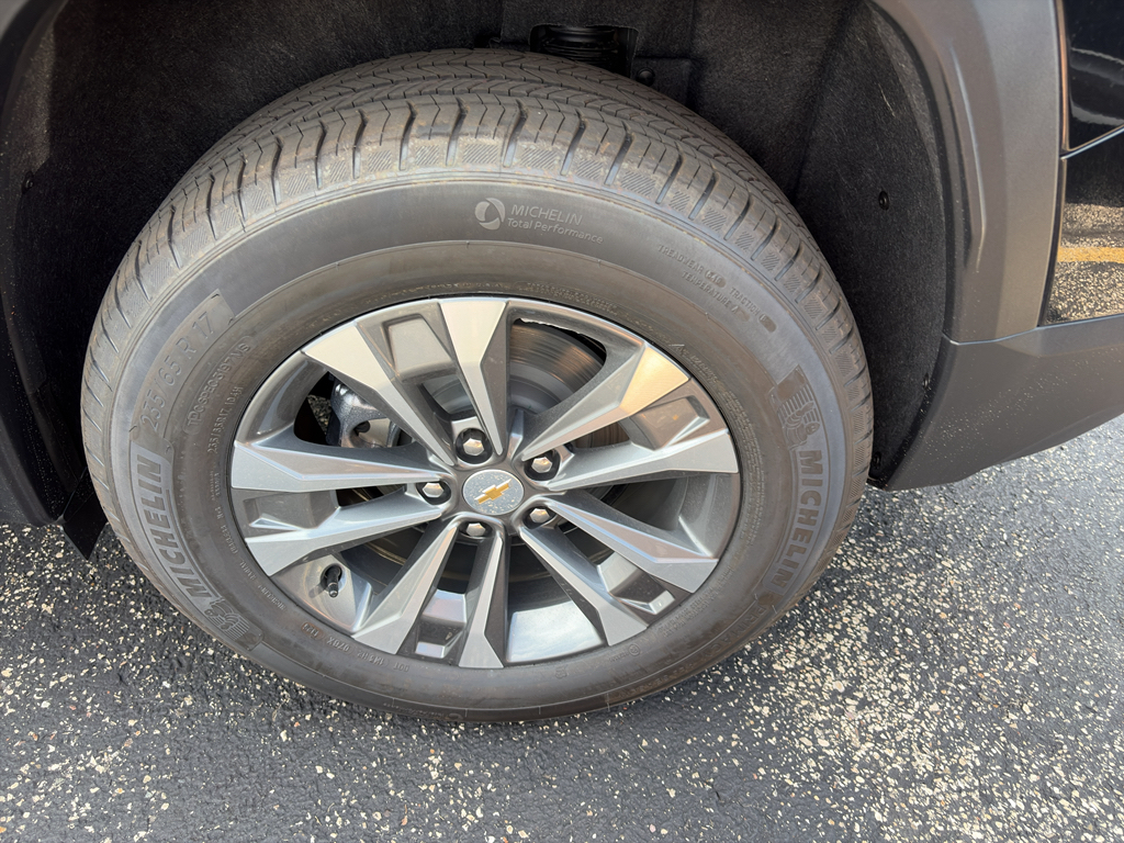 2027 Chevrolet Equinox LT - Photo 17