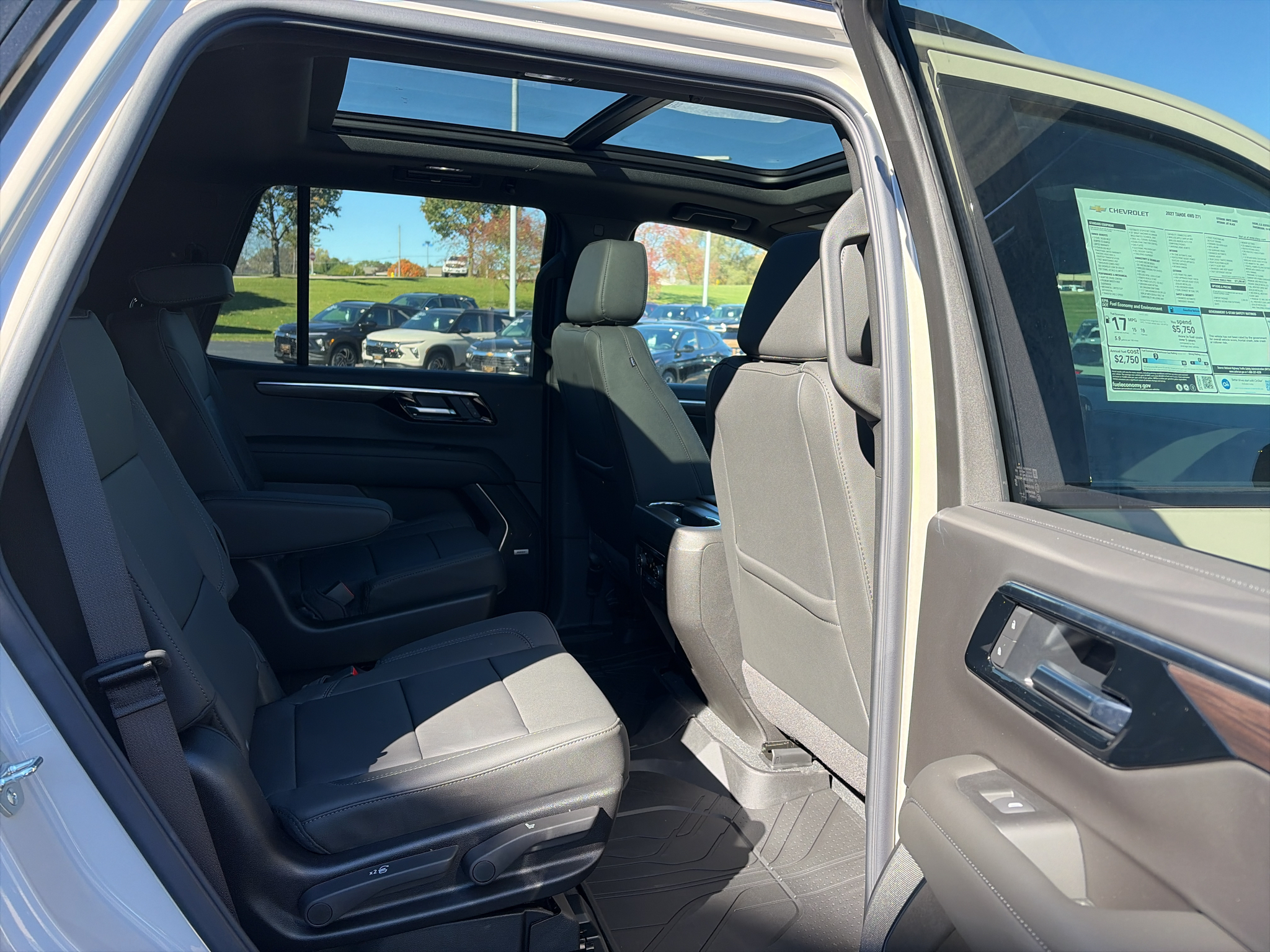 2027 Chevrolet Tahoe Z71 - Photo 17