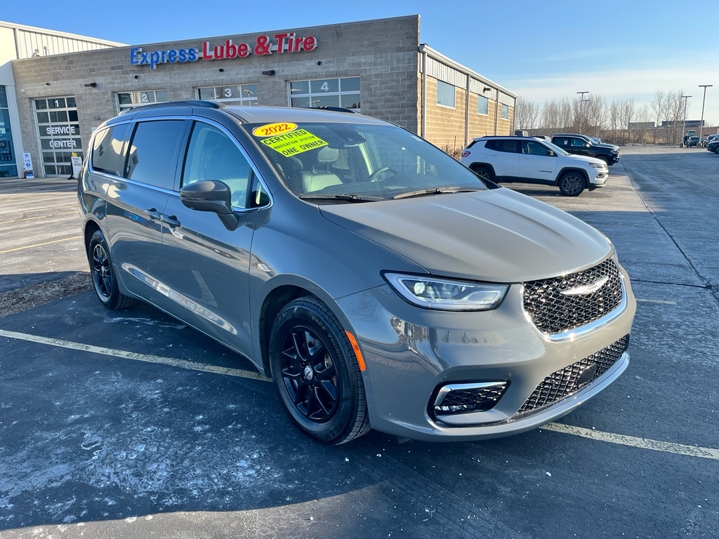 Used 2022 Chrysler Pacifica Touring L