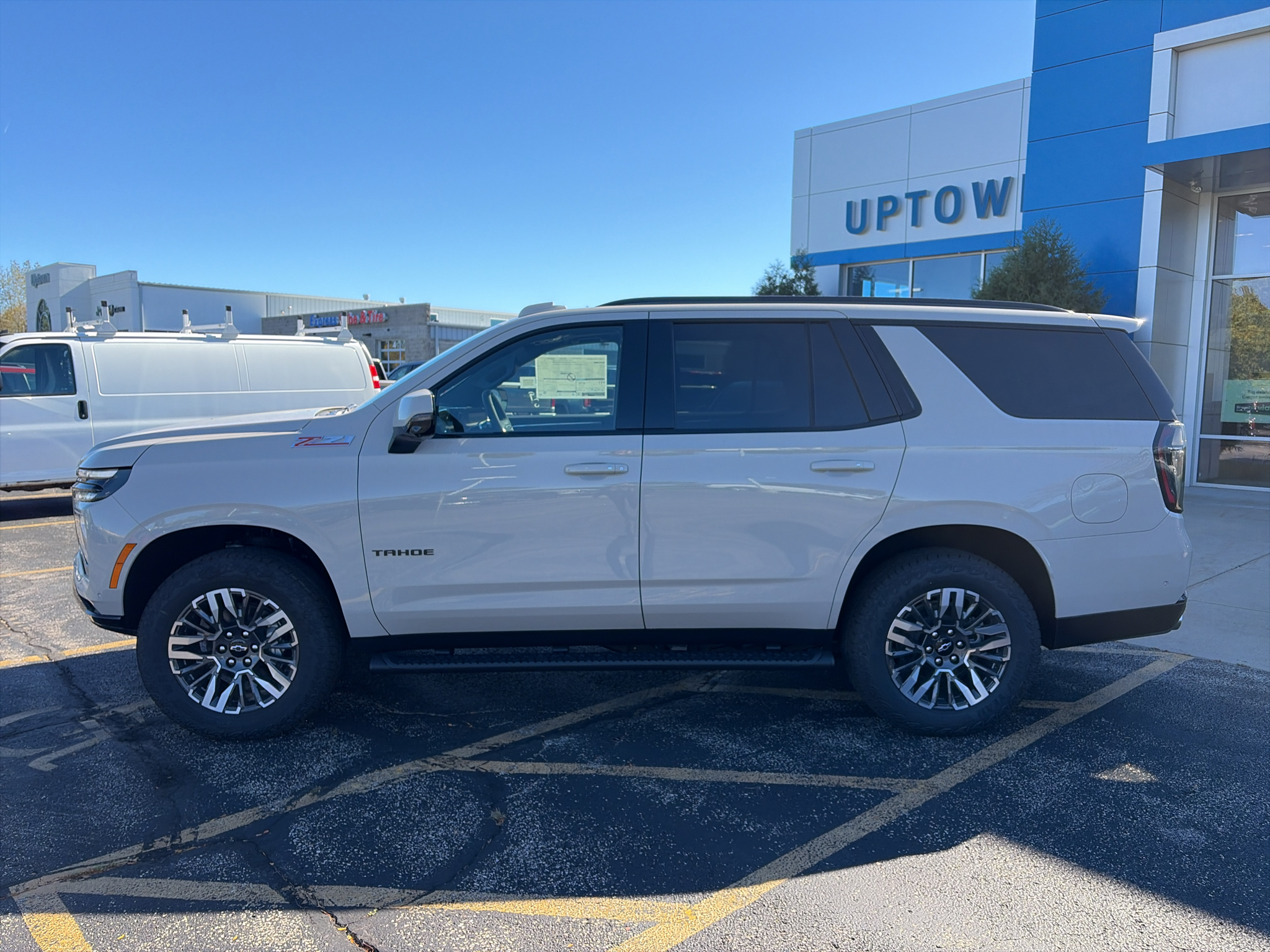 2027 Chevrolet Tahoe Z71 - Photo 8
