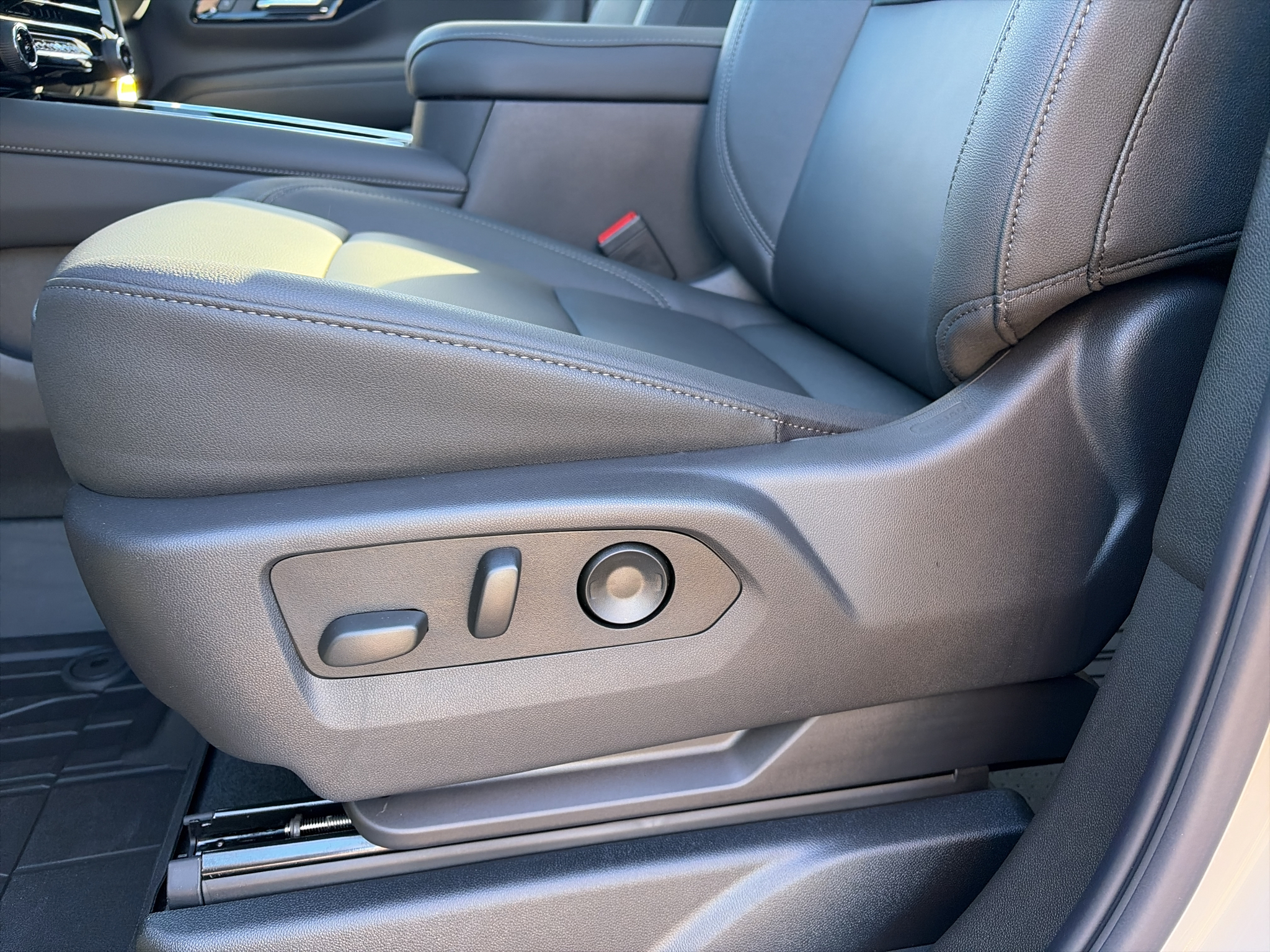 2027 Chevrolet Tahoe Z71 - Photo 24