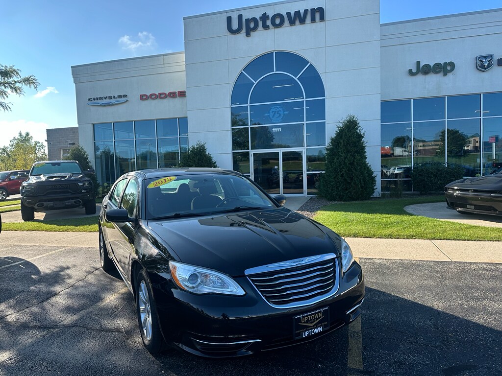 2013 Chrysler 200 Touring photo 2