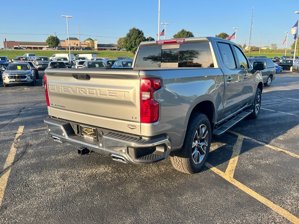 2025 Chevrolet Silverado 1500 LT photo 4