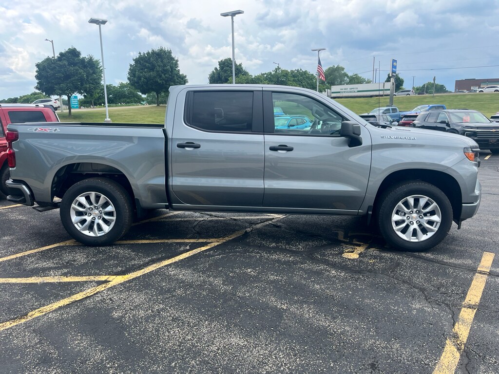 2025 Chevrolet Silverado 1500 Custom photo 4