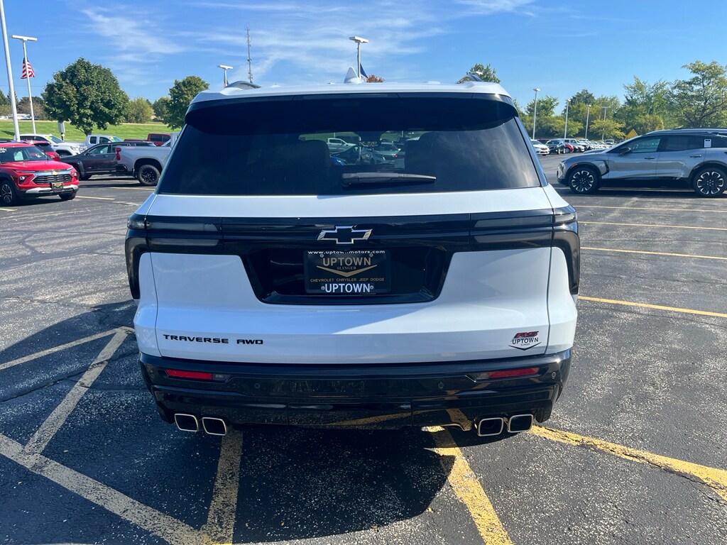 2026 Chevrolet Traverse RS photo 2