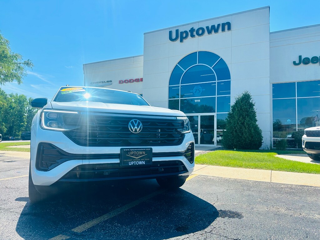 2025 Volkswagen Atlas Cross Sport SEL R-Line photo 2
