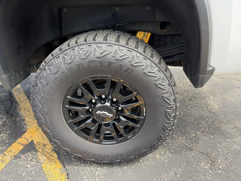 2025 Chevrolet Silverado 2500HD ZR2 - Photo 17