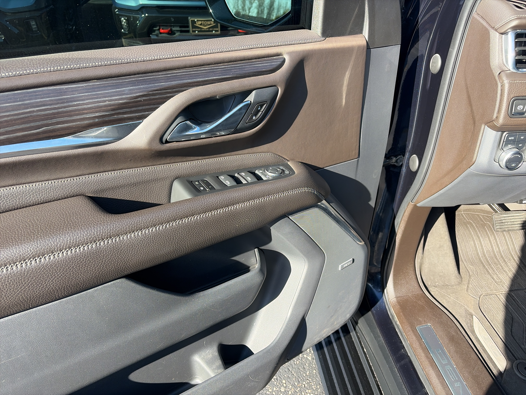 2021 GMC Yukon XL Denali - Photo 23