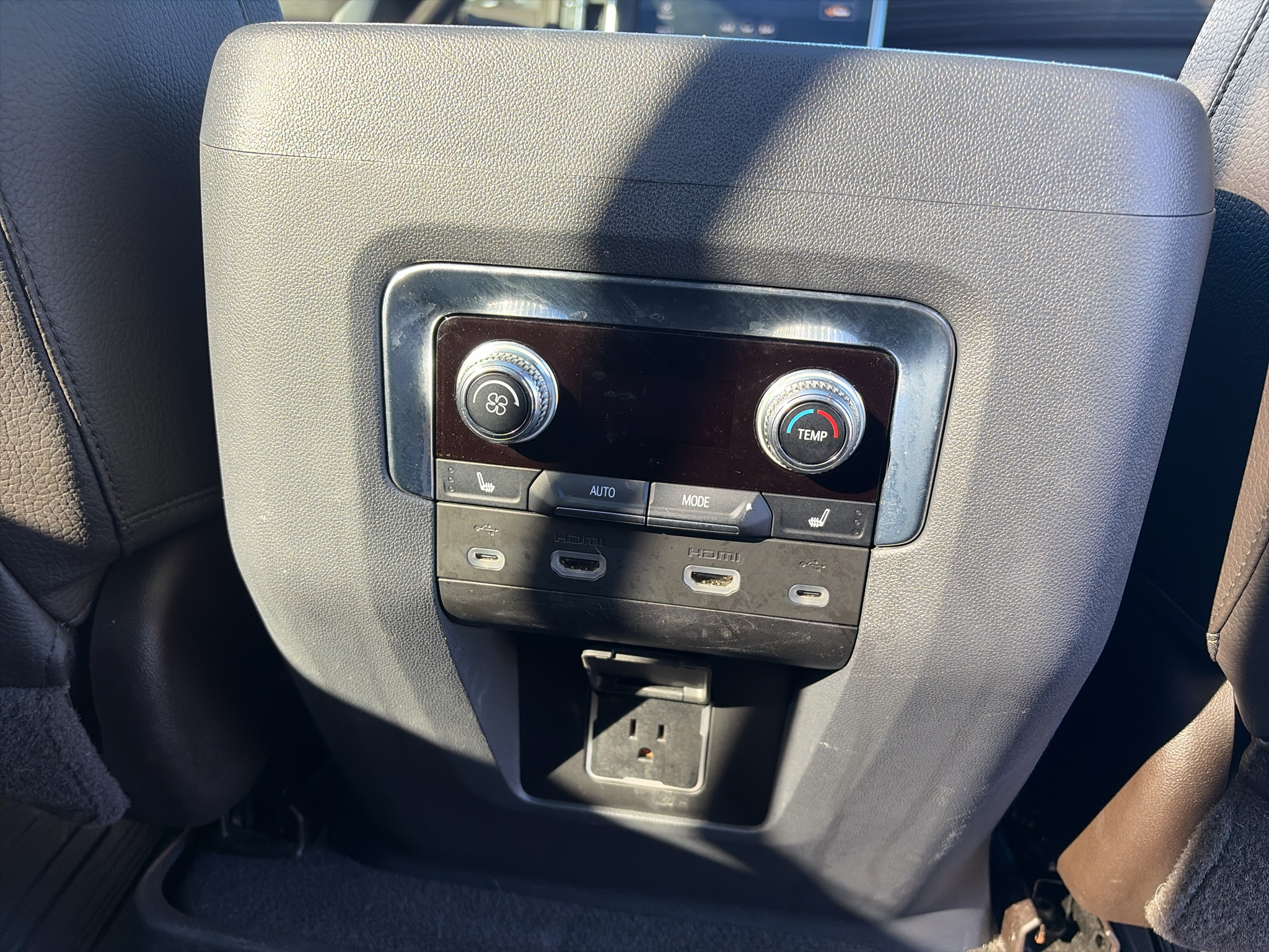 2021 GMC Yukon XL Denali - Photo 16