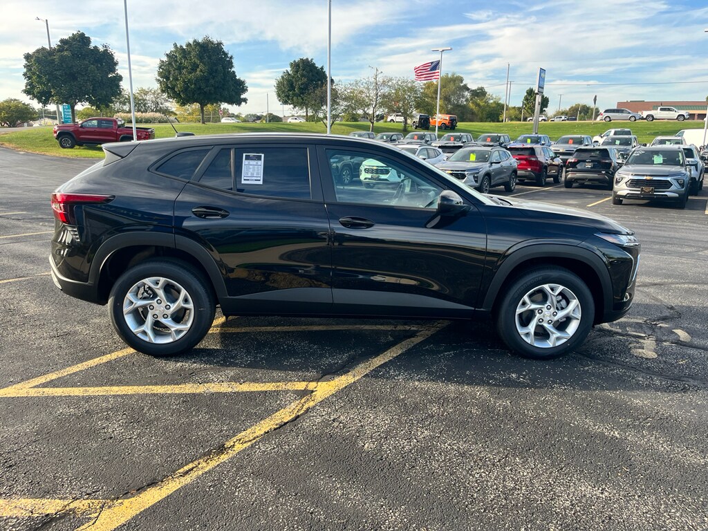 2026 Chevrolet Trax LS photo 3