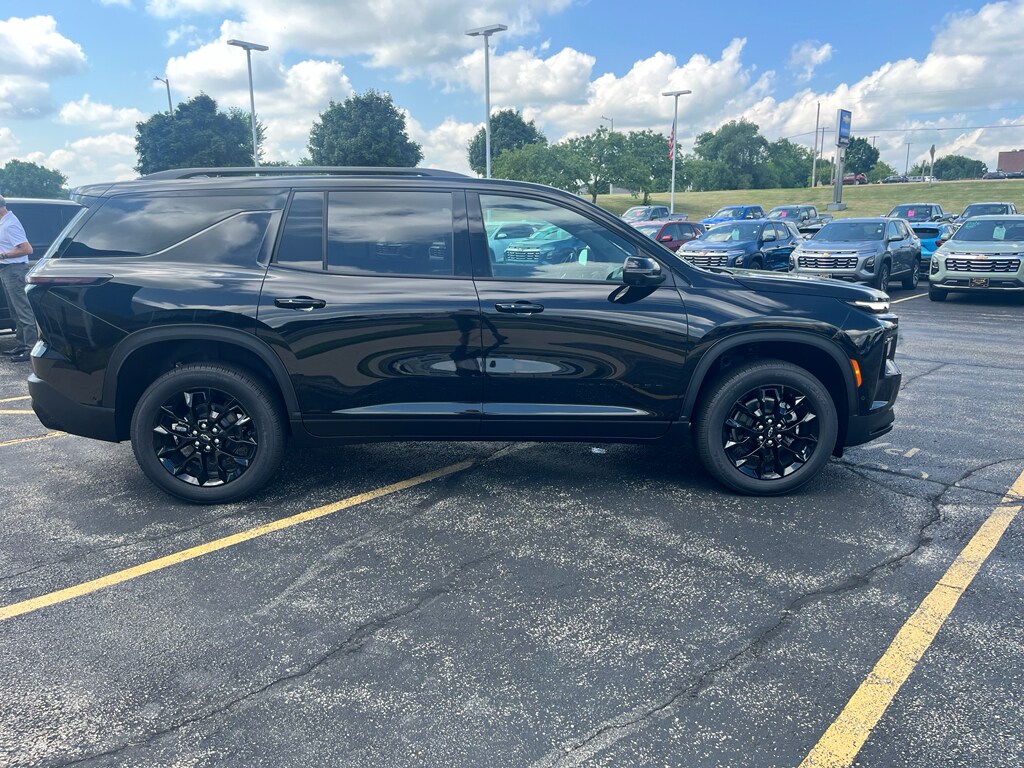 2025 Chevrolet Traverse photo 4
