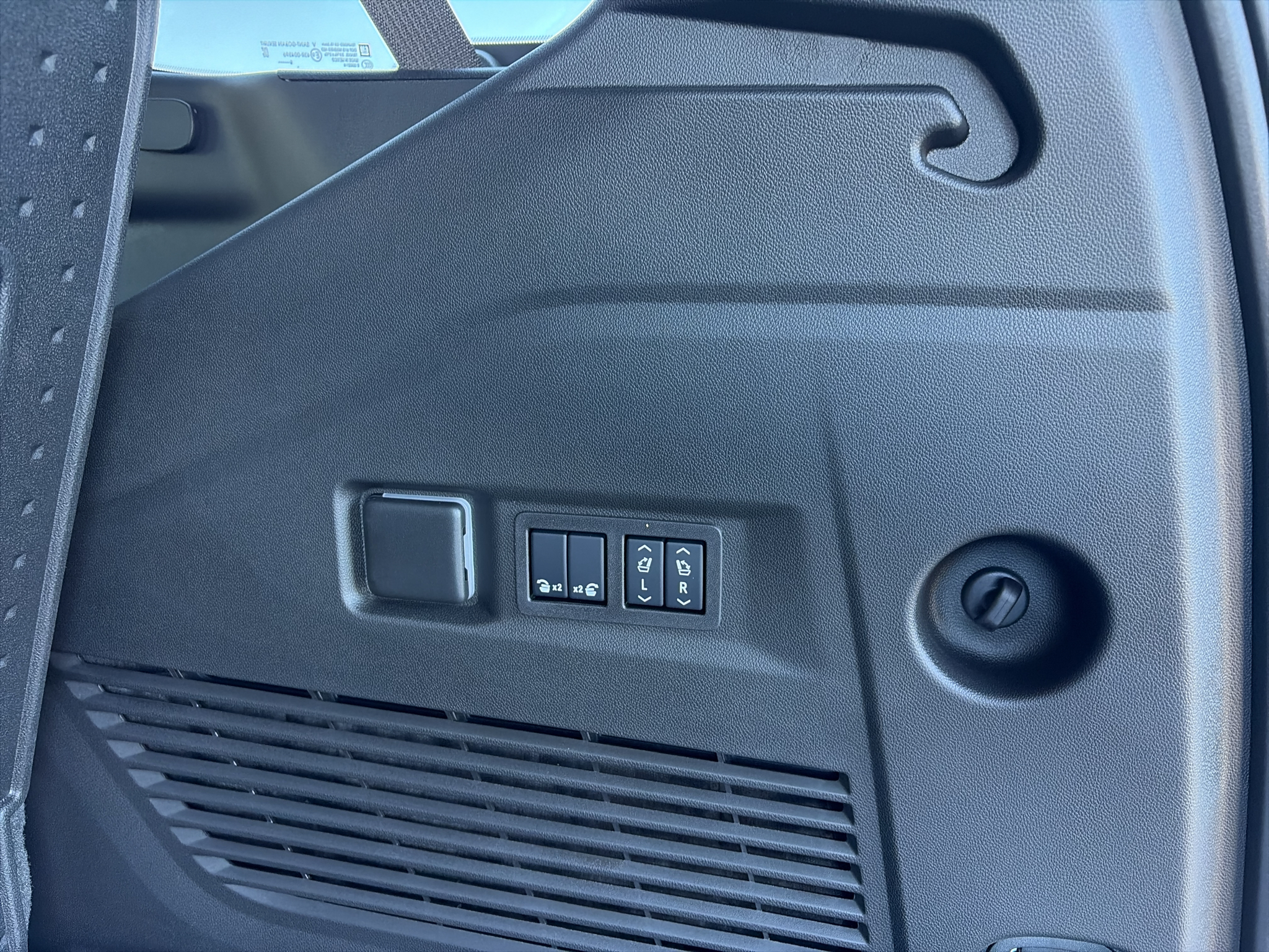 2027 Chevrolet Tahoe Z71 - Photo 20