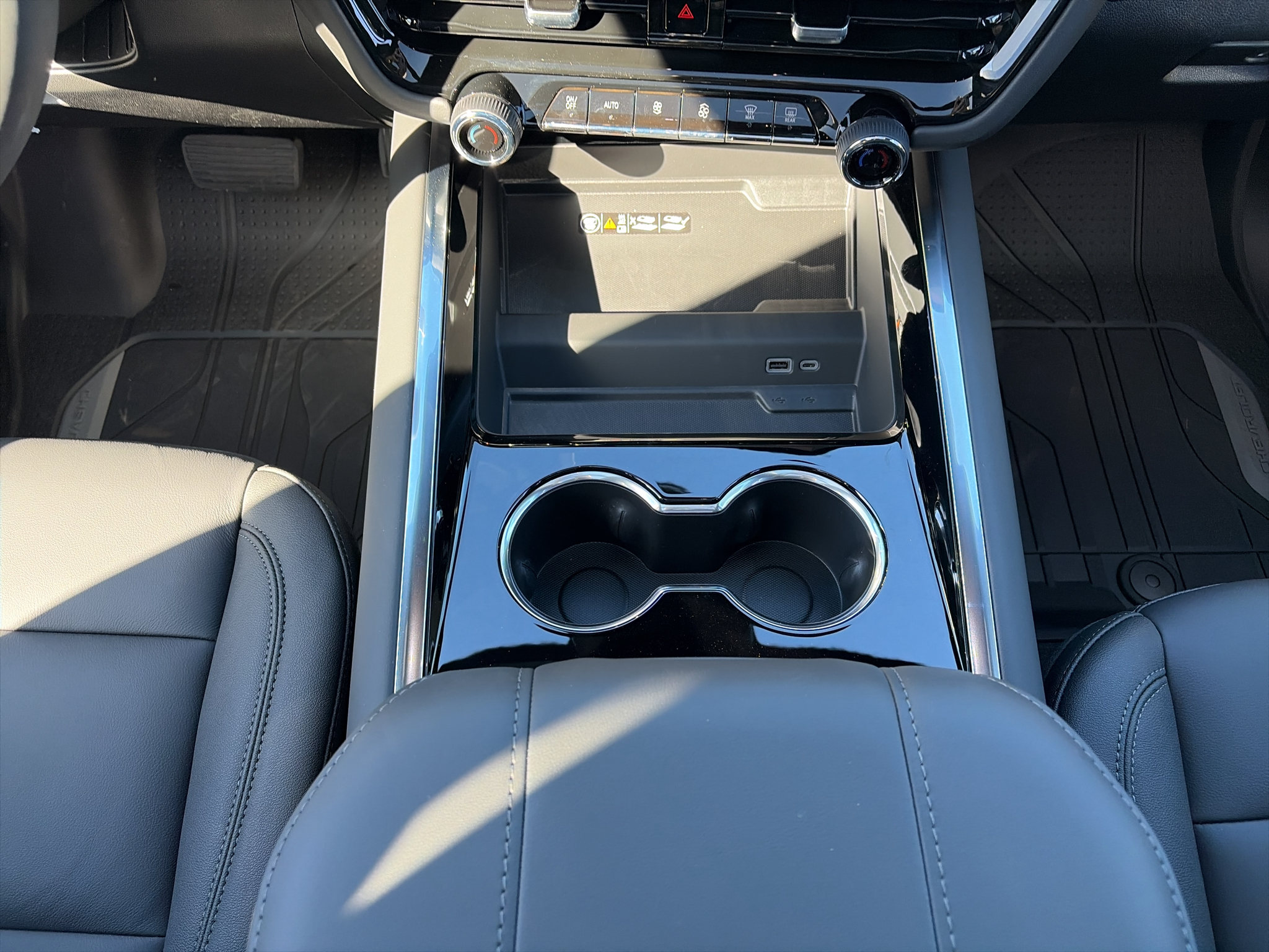 2027 Chevrolet Tahoe LT - Photo 13