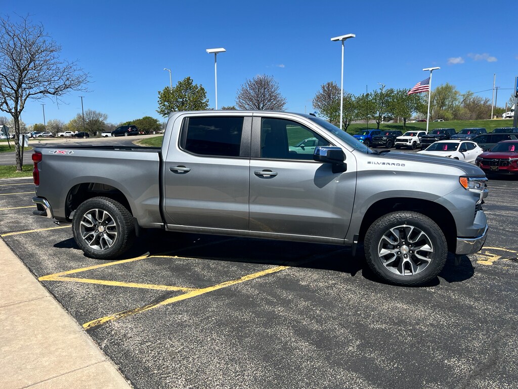 2025 Chevrolet Silverado 1500 LT photo 4