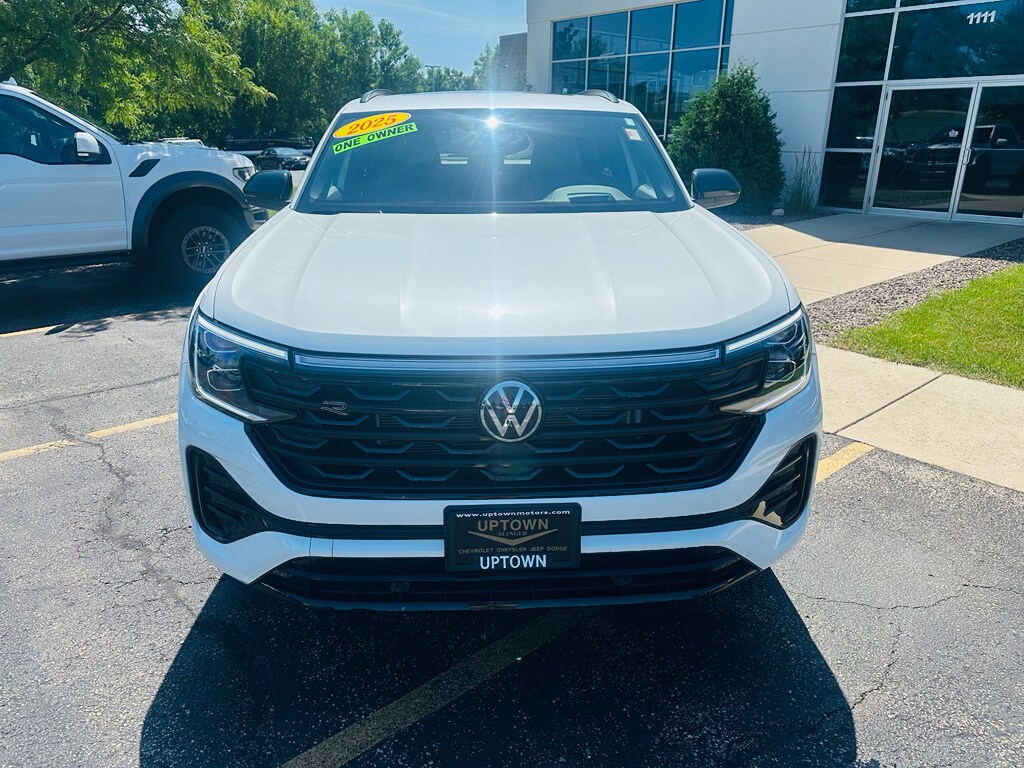 2025 Volkswagen Atlas Cross Sport SEL R-Line photo 3
