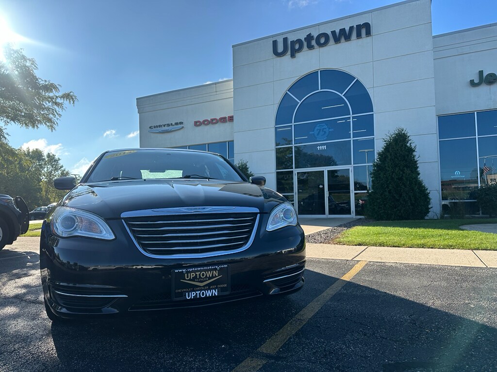 2013 Chrysler 200 Touring photo 3