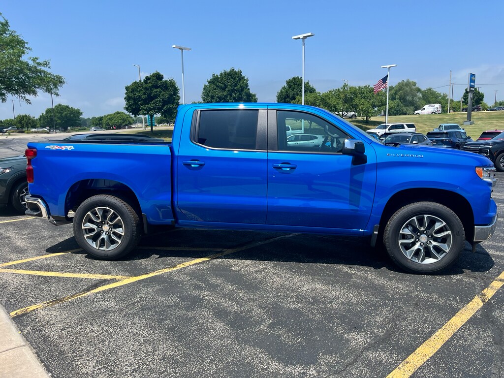 2025 Chevrolet Silverado 1500 LT photo 3
